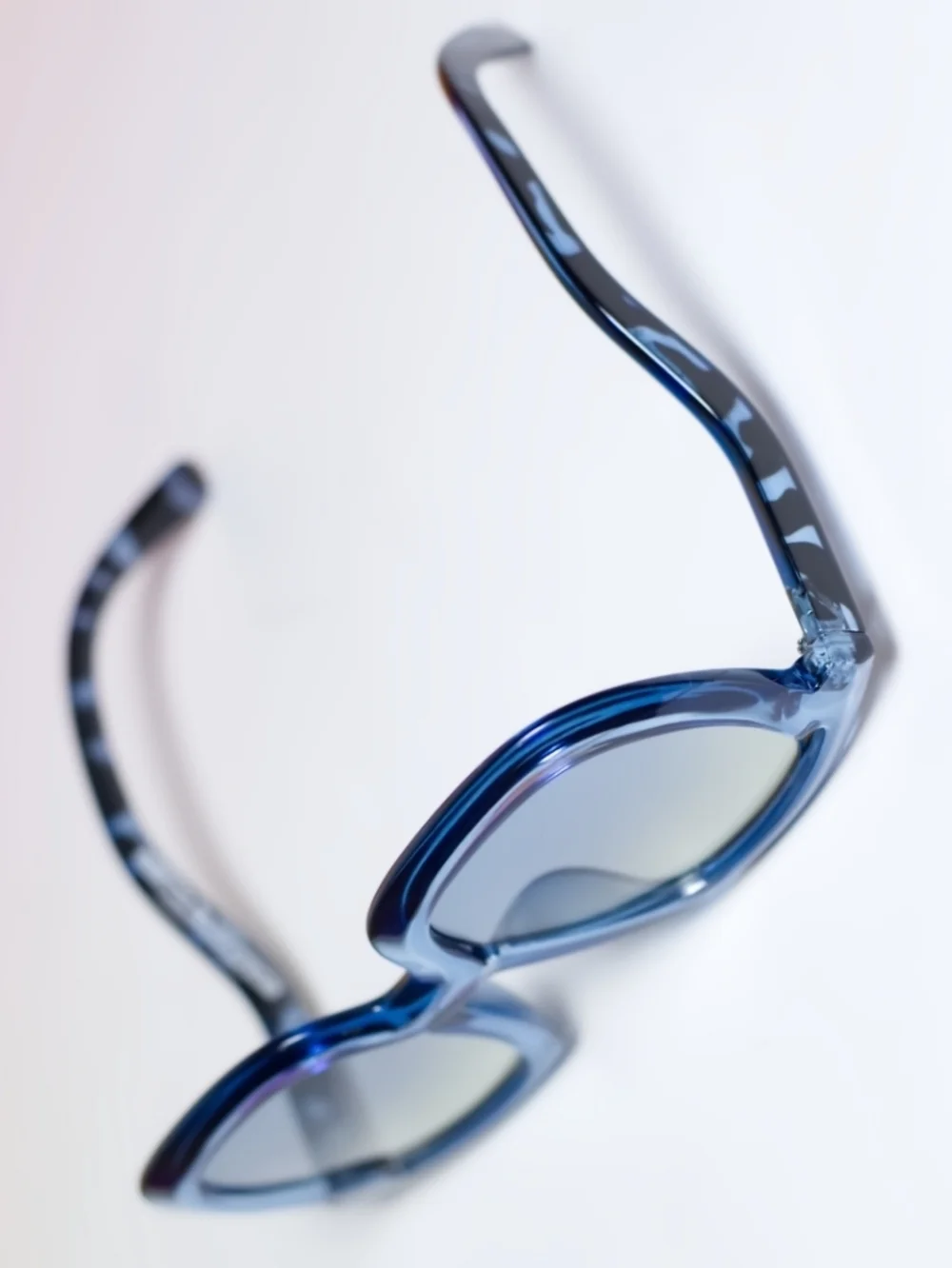 Blue Oversized Round Tortoise Arm Sunglasses